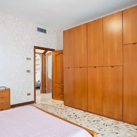 Apartment Pane & Pomodoro Roomy Flat Bari